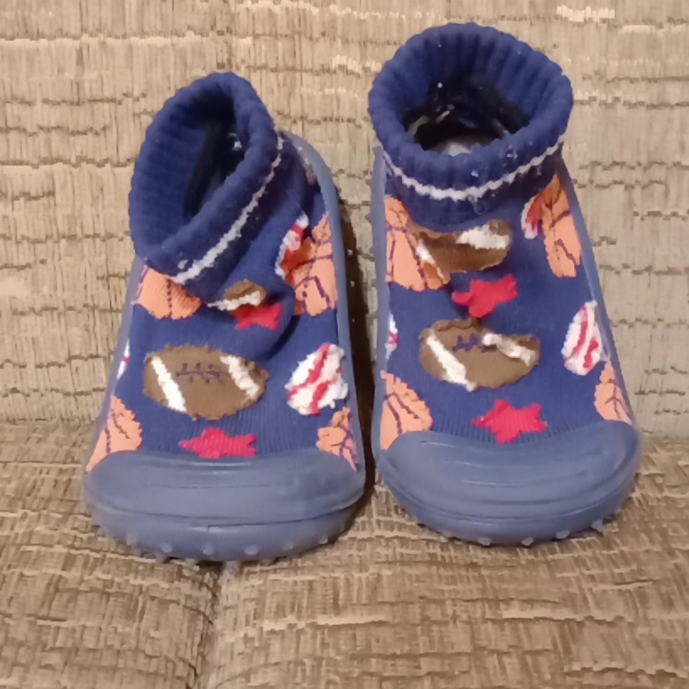 #543SkidDers Baby Walking Shoes. Size: 4 (12months)